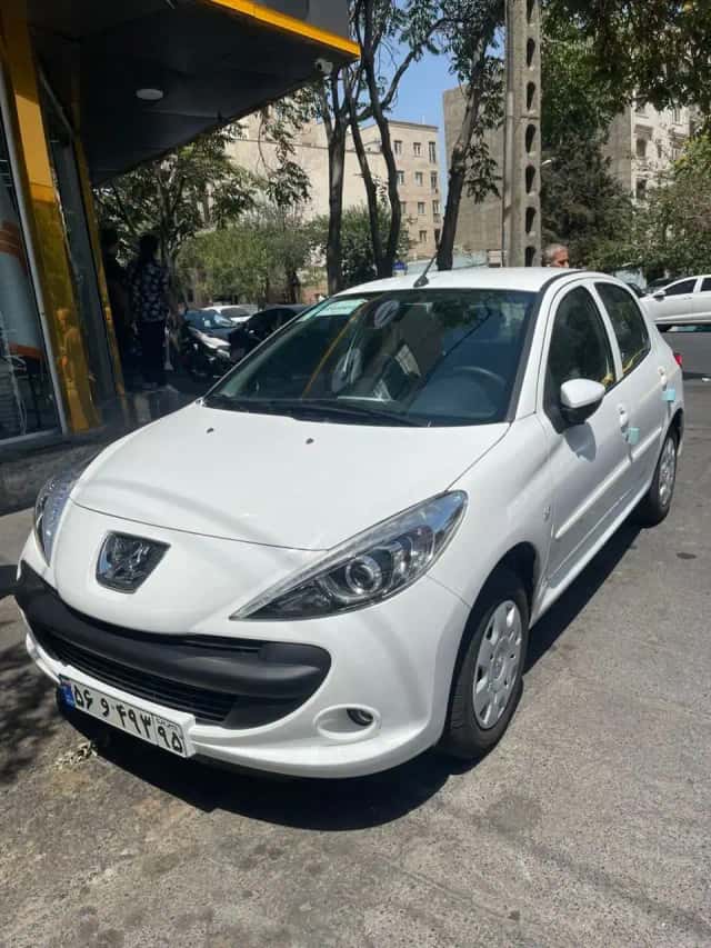 207 اتومات_پانا_دنده _سفید مشکی ۴۰۴_۴۰۵تحویل درجا در تهران - ۲۴ تیر ۱۴۰۵